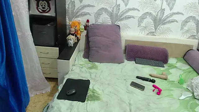 Snapshot of CamDiva113 chatting on September 12, 2025, 1:28 am CamDiva113 online show from September 12, 2025, 1:28 am