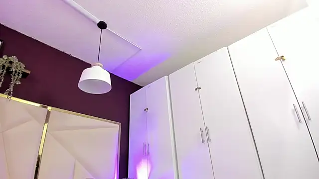 April bowie online show from November 5, 2025, 11:13 am