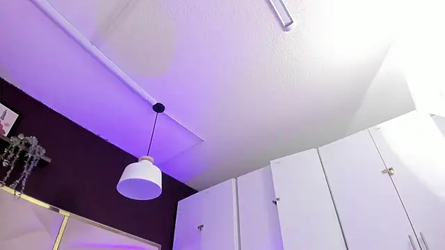 Snapshot of April_bowie chatting on October 24, 2025, 11:31 am April bowie online show from October 24, 2025, 11:31 am