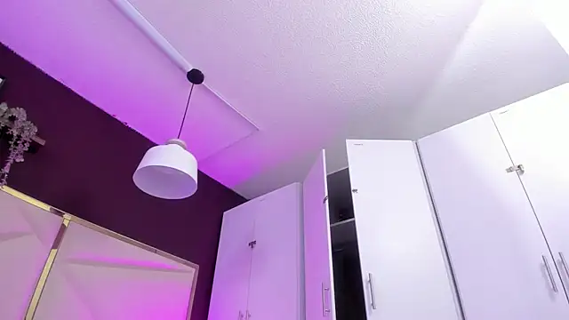 Snapshot of April_bowie chatting on October 16, 2025, 11:07 am April bowie online show from October 16, 2025, 11:07 am