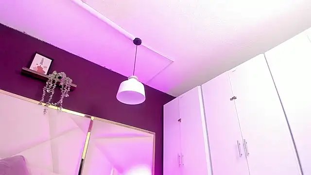 Snapshot of April_bowie chatting on October 4, 2025, 12:07 pm April bowie online show from October 4, 2025, 12:07 pm