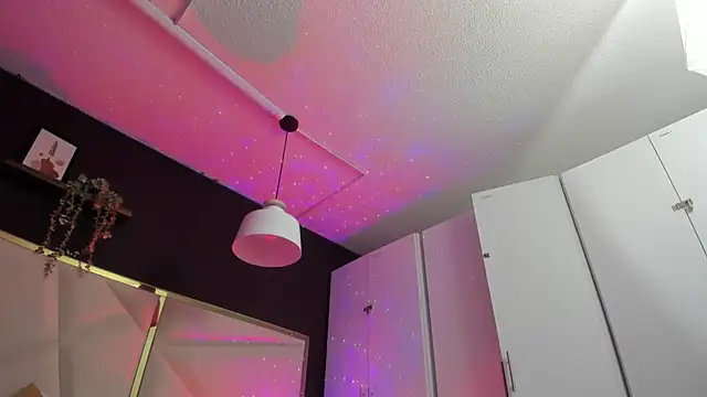 Snapshot of April_bowie chatting on September 20, 2025, 12:21 pm April bowie online show from September 20, 2025, 12:21 pm