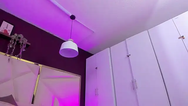 Snapshot of April_bowie chatting on October 18, 2025, 11:12 am April bowie online show from October 18, 2025, 11:12 am