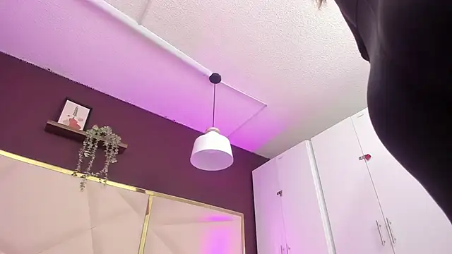 Snapshot of April_bowie chatting on October 3, 2025, 12:17 pm April bowie online show from October 3, 2025, 12:17 pm