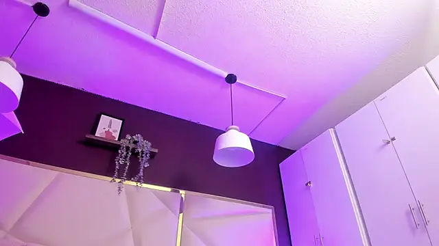 Snapshot of April_bowie chatting on October 21, 2025, 11:09 am April bowie online show from October 21, 2025, 11:09 am