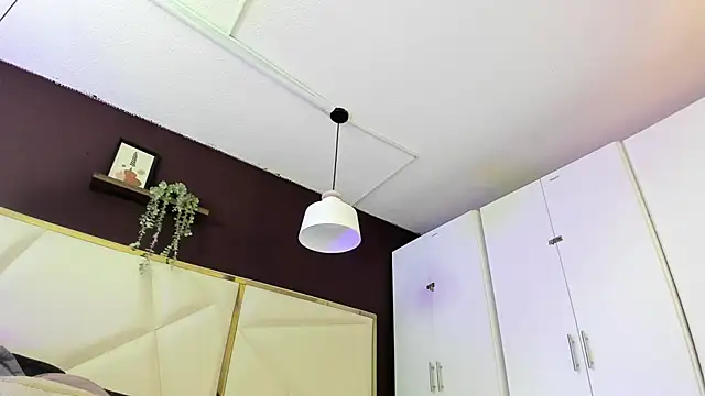 April bowie online show from November 26, 2025, 11:10 am