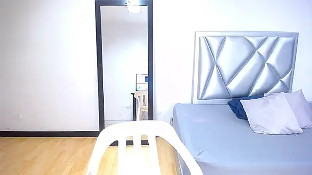 Snapshot of exotic_karmella chatting on October 14, 2025, 8:31 pm exotic karmella online show from October 14, 2025, 8:31 pm