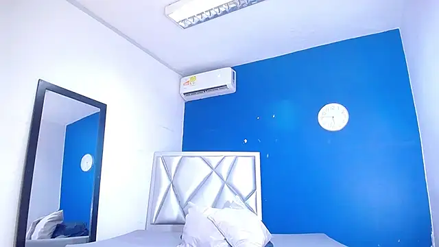 Snapshot of exotic_karmella chatting on October 9, 2025, 8:31 pm exotic karmella online show from October 9, 2025, 8:31 pm