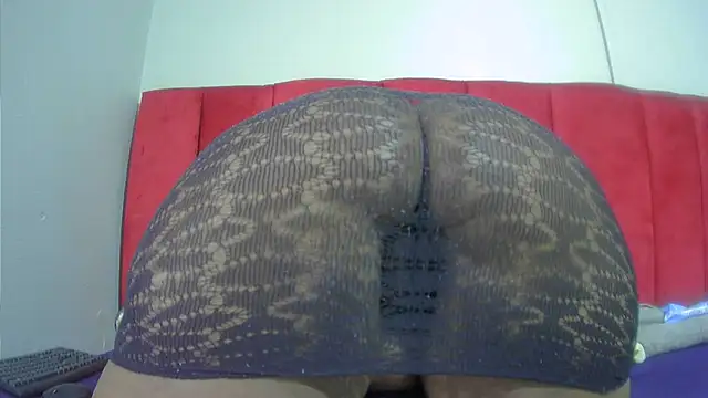 Snapshot of assqueenxx chatting on October 16, 2025, 9:06 am assqueenxx online show from October 16, 2025, 9:06 am