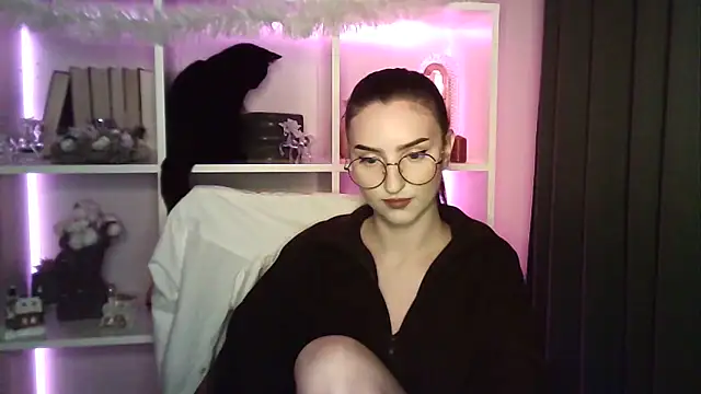 X Alisa online show from December 18, 2025, 7:40 pm