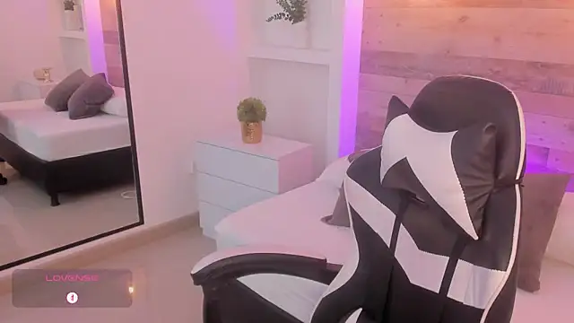 Snapshot of candy_summer28 chatting on February 7, 2026, 7:33 pm candy summer28 online show from February 7, 2026, 7:33 pm