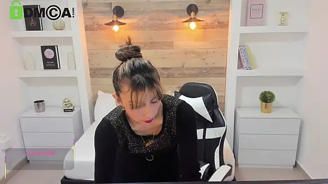 candy summer28 online show from October 16, 2025, 7:11 pm