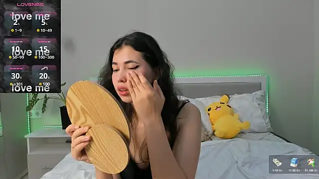 Snapshot of hoa_lan chatting on March 17, 2025, 1:57 am hoa lan online show from March 17, 2025, 1:57 am