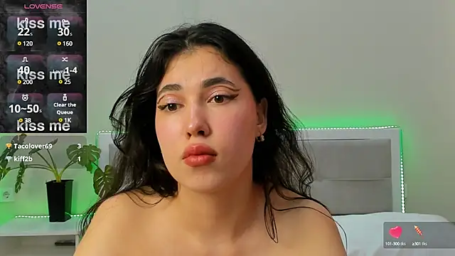 Snapshot of hoa_lan chatting on March 15, 2025, 5:52 am hoa lan online show from March 15, 2025, 5:52 am