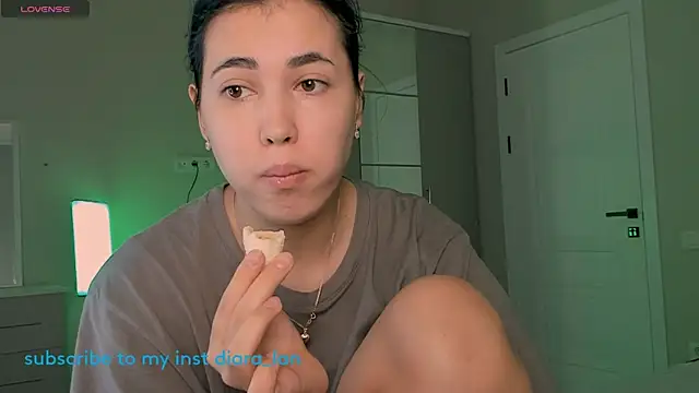 Snapshot of hoa_lan chatting on September 18, 2025, 3:20 am hoa lan online show from September 18, 2025, 3:20 am