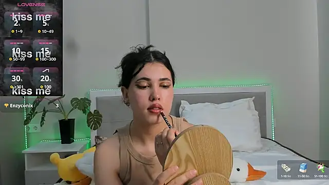 Snapshot of hoa_lan chatting on March 13, 2025, 5:43 am hoa lan online show from March 13, 2025, 5:43 am