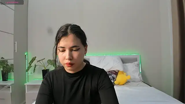 Snapshot of hoa_lan chatting on March 20, 2025, 1:13 am hoa lan online show from March 20, 2025, 1:13 am