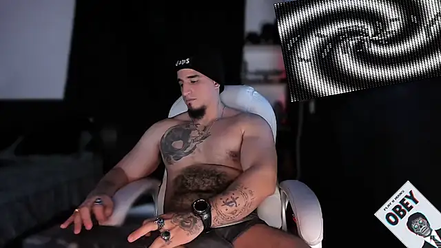 kingbear777 online show from February 3, 2025, 7:40 am