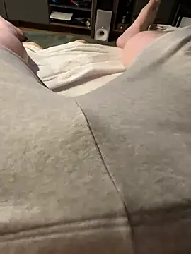 Snapshot of henes188 chatting on January 16, 2025, 8:57 pm henes188 online show from January 16, 2025, 8:57 pm