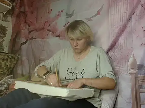 ElenaMaeer online show from September 20, 2025, 6:24 pm