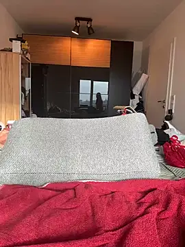 Lischen971 online show from December 12, 2024, 9:51 am