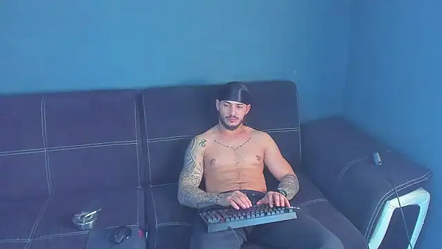 chrismaster12 online show from March 4, 2025, 1:17 pm