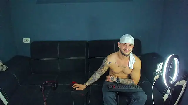 chrismaster12 online show from February 26, 2025, 11:41 pm