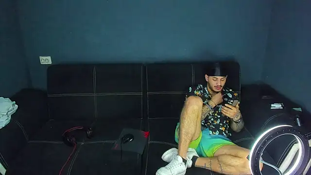 chrismaster12 online show from February 28, 2025, 4:54 am