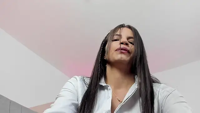 angieebaezz online show from March 4, 2025, 1:06 pm