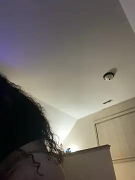 queentozi online show from October 30, 2025, 6:23 am