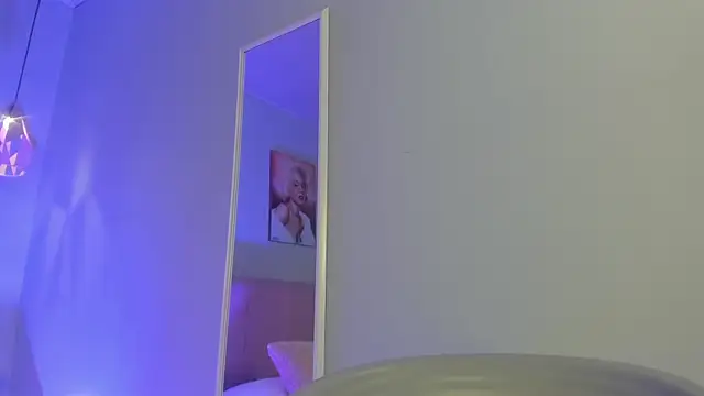 ScarletGV online show from May 25, 2026, 4:34 am