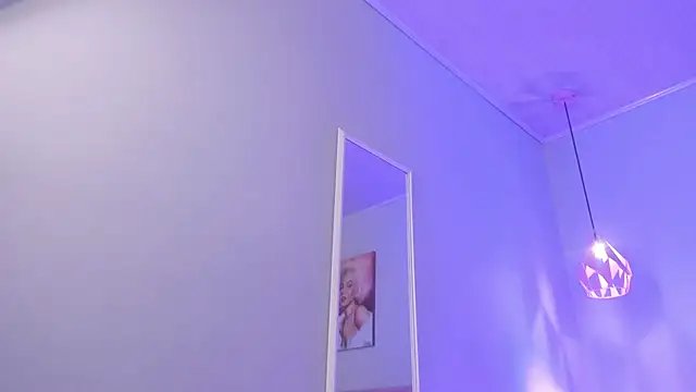 ScarletGV online show from December 1, 2025, 4:02 am