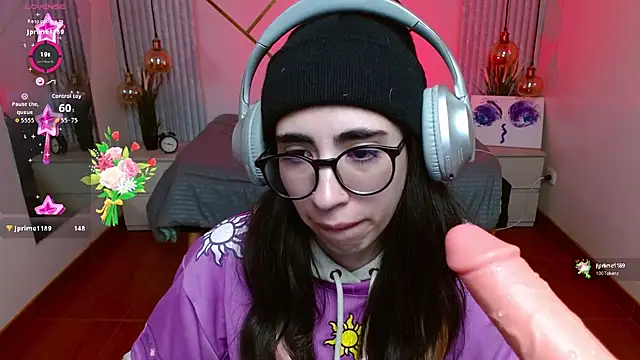 LenaRoses online show from April 17, 2026, 5:38 pm