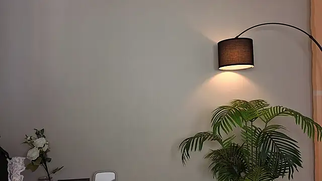 Naomi Girly online show from October 4, 2025, 4:14 am