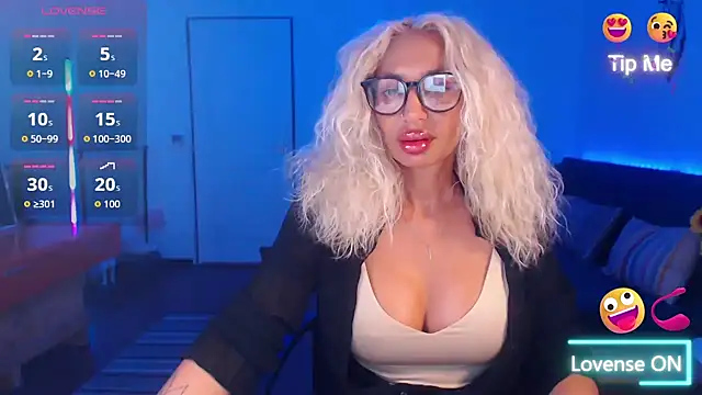 Snapshot of beauty_chl0e chatting on September 19, 2025, 7:18 pm beauty chl0e online show from September 19, 2025, 7:18 pm