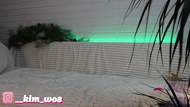 Snapshot of _-Kim_ chatting on December 17, 2024, 6:20 pm -Kim online show from December 17, 2024, 6:20 pm