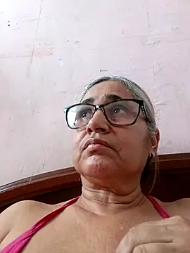 Snapshot of _candi chatting on October 31, 2025, 5:31 pm  candi online show from October 31, 2025, 5:31 pm