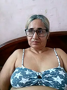 Snapshot of _candi chatting on October 8, 2025, 3:24 pm  candi online show from October 8, 2025, 3:24 pm