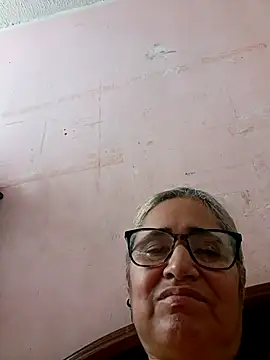 Snapshot of _candi chatting on October 3, 2025, 1:01 pm  candi online show from October 3, 2025, 1:01 pm