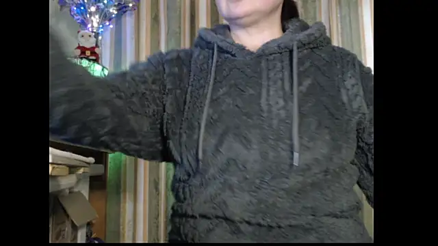 amorelara online show from October 6, 2025, 3:13 pm