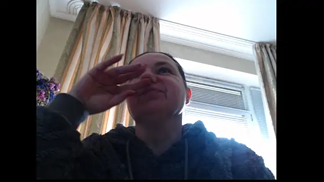 amorelara online show from September 28, 2025, 8:32 am