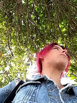 Snapshot of RiriRoseey chatting on September 19, 2025, 7:56 am RiriRoseey online show from September 19, 2025, 7:56 am