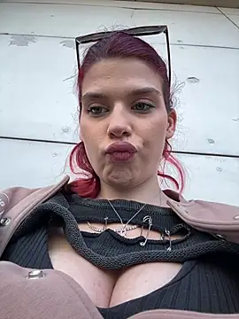 RiriRoseey online show from March 11, 2026, 10:09 am