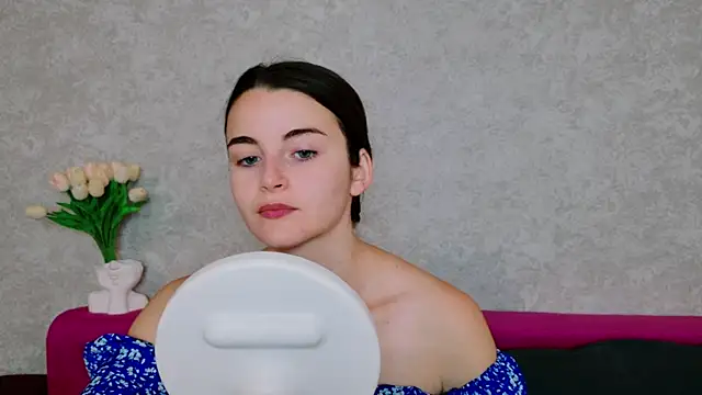 Snapshot of Miss_Arwen chatting on September 23, 2025, 3:35 am Miss Arwen online show from September 23, 2025, 3:35 am