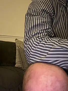 Snapshot of Shyboy817 chatting on February 4, 2026, 7:42 pm Shyboy817 online show from February 4, 2026, 7:42 pm