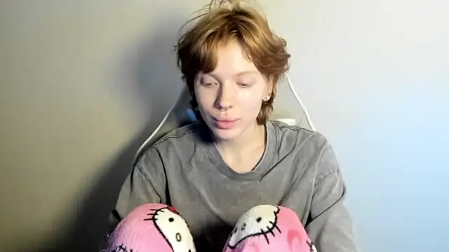 StellaDavis online show from December 22, 2025, 1:22 pm