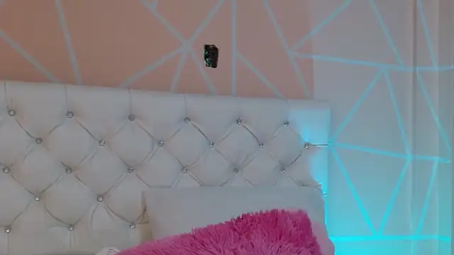 Snapshot of hantonella_ chatting on October 8, 2025, 5:35 pm hantonella online show from October 8, 2025, 5:35 pm