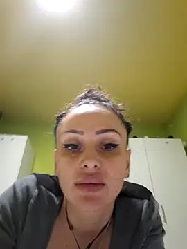 Snapshot of dolcevita002 chatting on February 17, 2026, 9:06 am dolcevita002 online show from February 17, 2026, 9:06 am