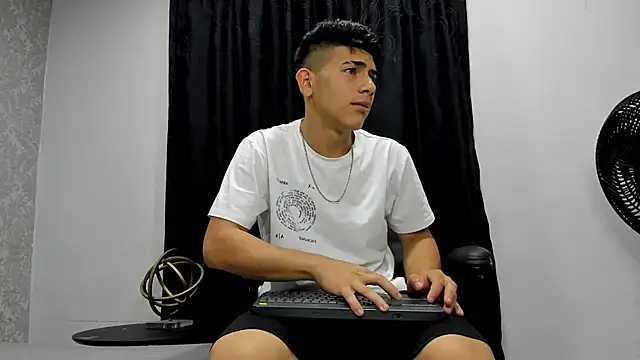 andrew rose  online show from February 15, 2025, 2:44 pm