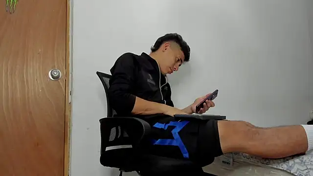 andrew rose  online show from March 6, 2026, 5:24 am